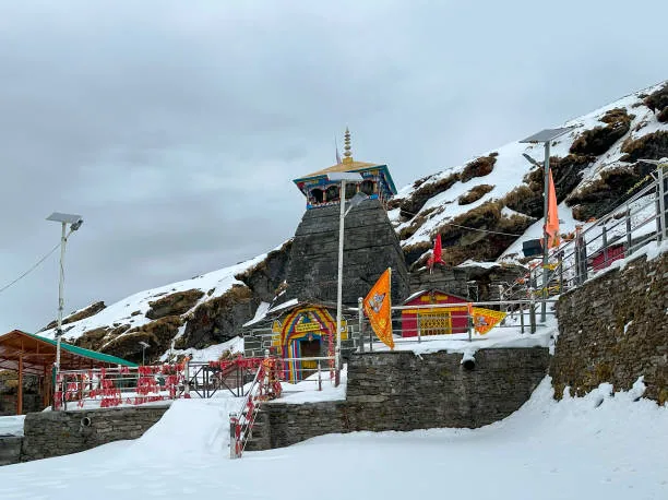Tungnath temple surrounded by snow