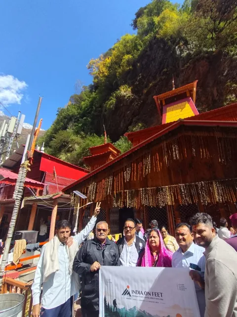 India On Feet travellers outside a Himalayan temple