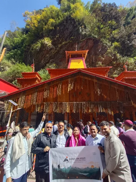 India On Feet travellers outside a Himalayan temple
