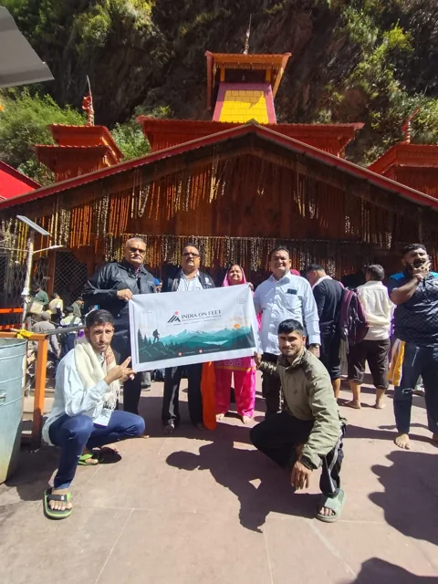 India On Feet travellers outside a Himalayan temple