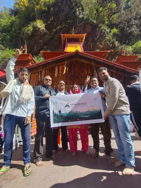 India On Feet travellers outside a Himalayan temple